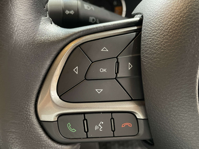 ジープ レネゲード リミテッドの中古車