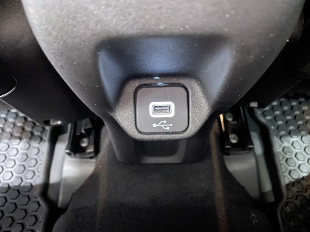 ジープ レネゲード リミテッドの中古車
