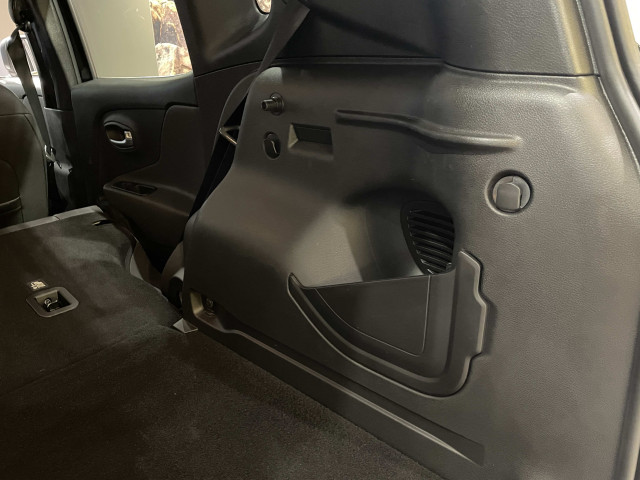 ジープ レネゲード リミテッドの中古車