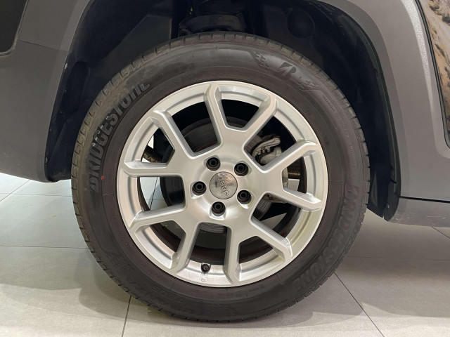 ジープ レネゲード リミテッドの中古車