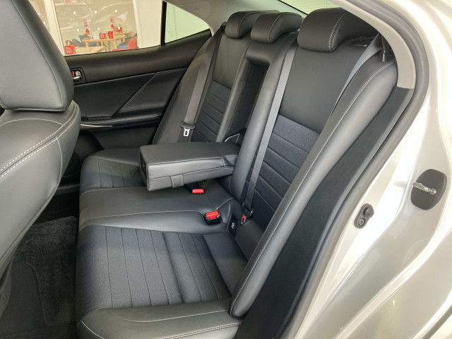 レクサス IS 300hの中古車