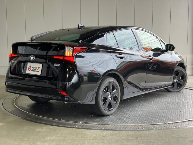 トヨタ プリウス 1.8 S ツーリングセレクションの中古車