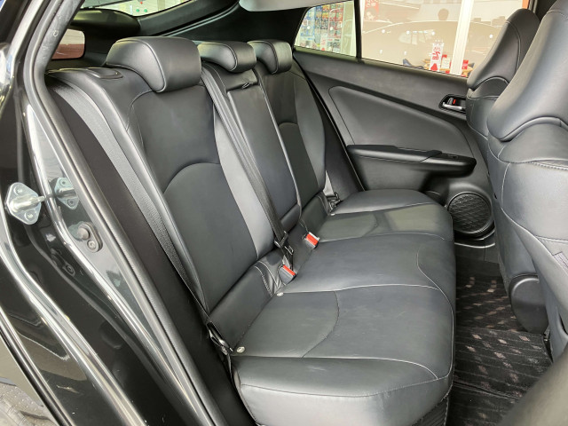 トヨタ プリウス 1.8 S ツーリングセレクションの中古車