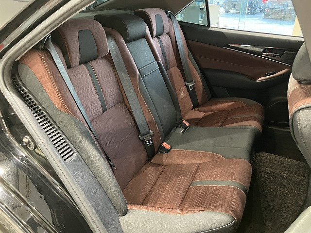 トヨタ クラウンアスリートハイブリッド ハイブリッド 2.5 Sの中古車