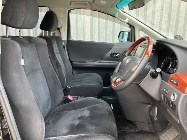 運転席シート廻りです。使用感も少なく、良好な状態です。
