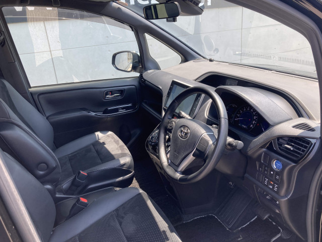 トヨタ ヴォクシー 1.8 ハイブリッド ZS 煌Ⅲの中古車