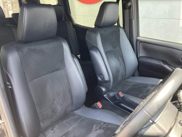 トヨタ ヴォクシー 1.8 ハイブリッド ZS 煌Ⅲの中古車
