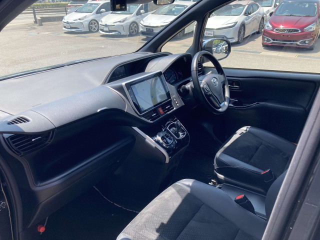 トヨタ ヴォクシー 1.8 ハイブリッド ZS 煌Ⅲの中古車