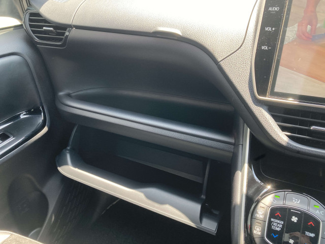 トヨタ ヴォクシー 1.8 ハイブリッド ZS 煌Ⅲの中古車