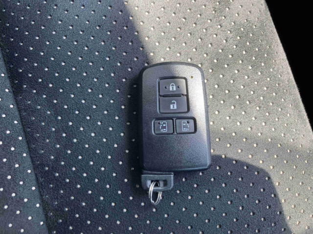 トヨタ ヴォクシー 1.8 ハイブリッド ZS 煌Ⅲの中古車