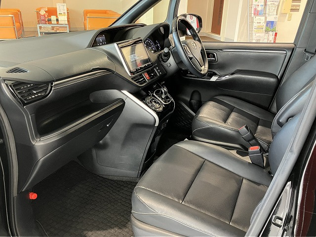 トヨタ エスクァイア 1.8 ハイブリッド Giの中古車