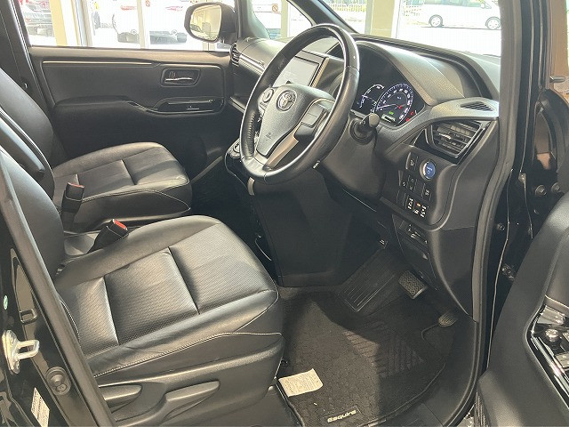 トヨタ エスクァイア 1.8 ハイブリッド Giの中古車