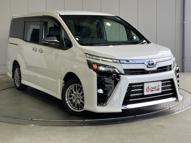 トヨタ ヴォクシー 1.8 ハイブリッド ZS 煌Ⅲの中古車