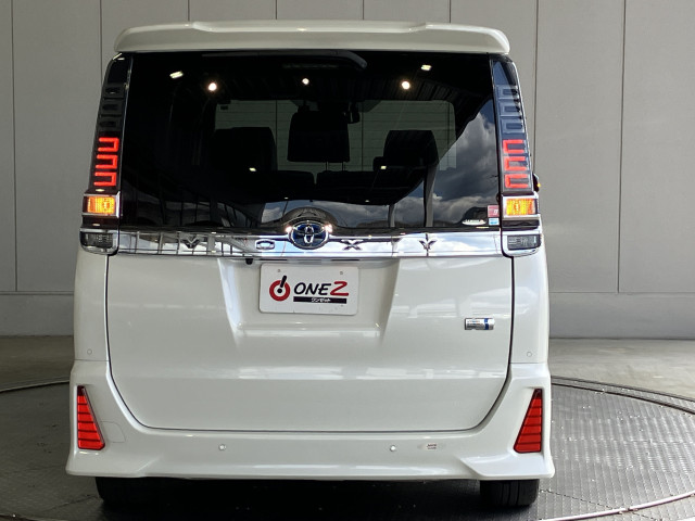 トヨタ ヴォクシー 1.8 ハイブリッド ZS 煌Ⅲの中古車