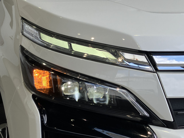 トヨタ ヴォクシー 1.8 ハイブリッド ZS 煌Ⅲの中古車