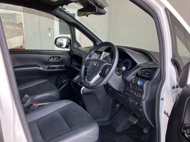 トヨタ ヴォクシー 1.8 ハイブリッド ZS 煌Ⅲの中古車