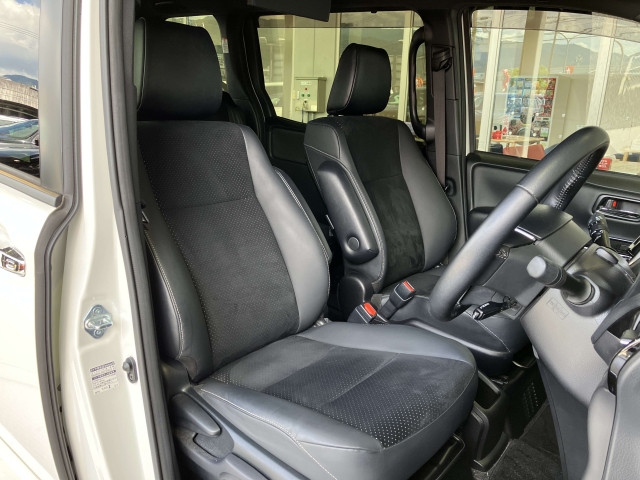 トヨタ ヴォクシー 1.8 ハイブリッド ZS 煌Ⅲの中古車