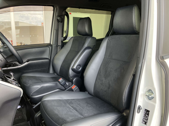 トヨタ ヴォクシー 1.8 ハイブリッド ZS 煌Ⅲの中古車