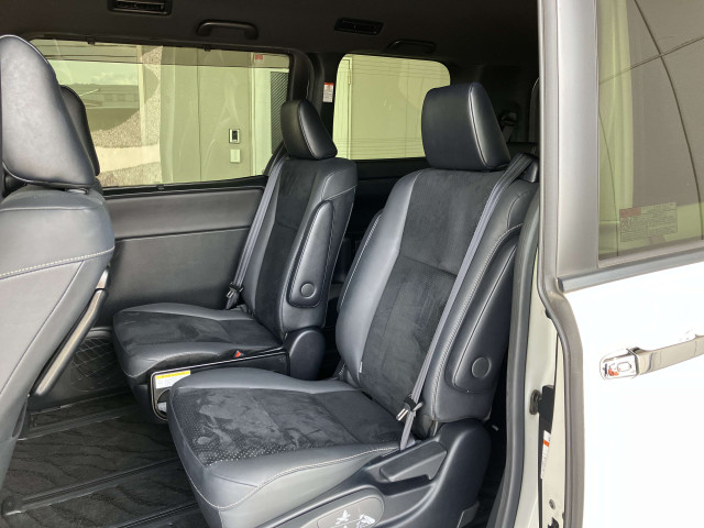 トヨタ ヴォクシー 1.8 ハイブリッド ZS 煌Ⅲの中古車
