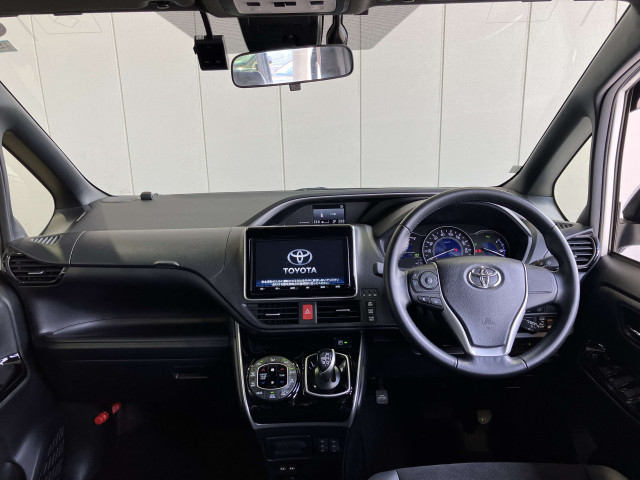 トヨタ ヴォクシー 1.8 ハイブリッド ZS 煌Ⅲの中古車