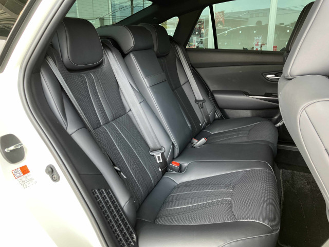 トヨタ クラウン ハイブリッド 2.5 Gの中古車