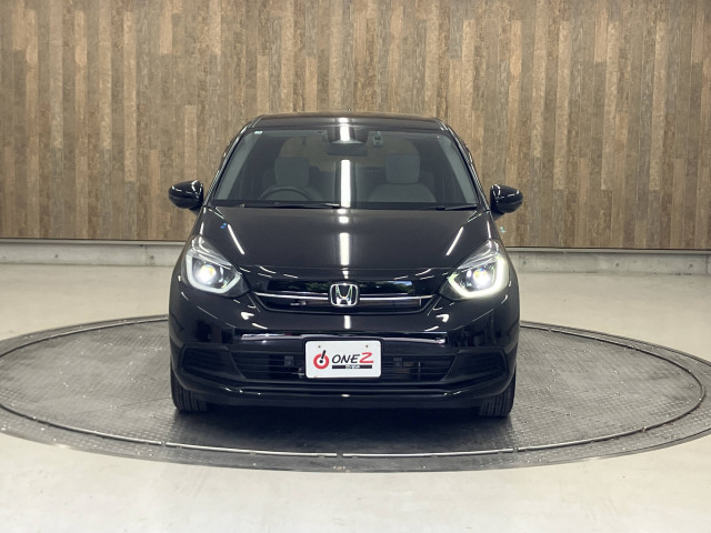 ご納車前には自社認証工場にてしっかり法定点検を行います！エンジンオイル・オイルエレメント・ワイパーゴム等の標準交換部品以外にも点検後交換が必要な消耗部品等も交換・整備致します