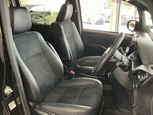 トヨタ ヴォクシー 1.8 ハイブリッド ZS 煌Ⅲの中古車