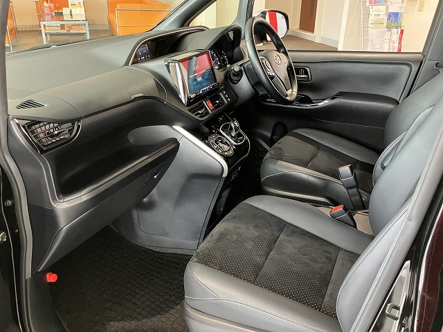トヨタ ヴォクシー 1.8 ハイブリッド ZS 煌Ⅲの中古車