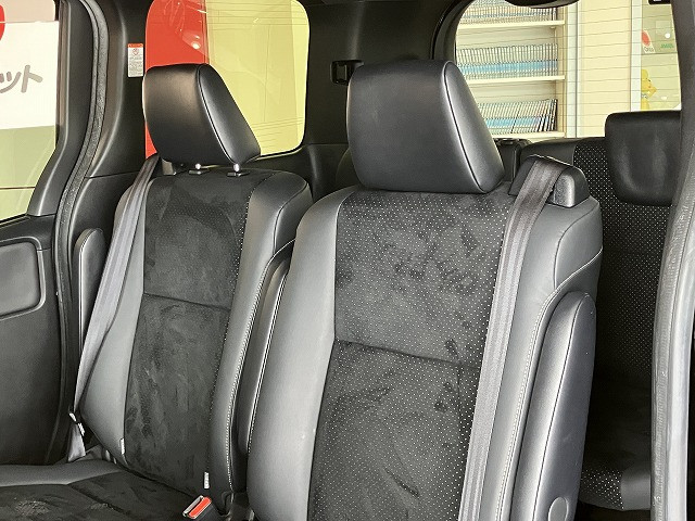 トヨタ ヴォクシー 1.8 ハイブリッド ZS 煌Ⅲの中古車