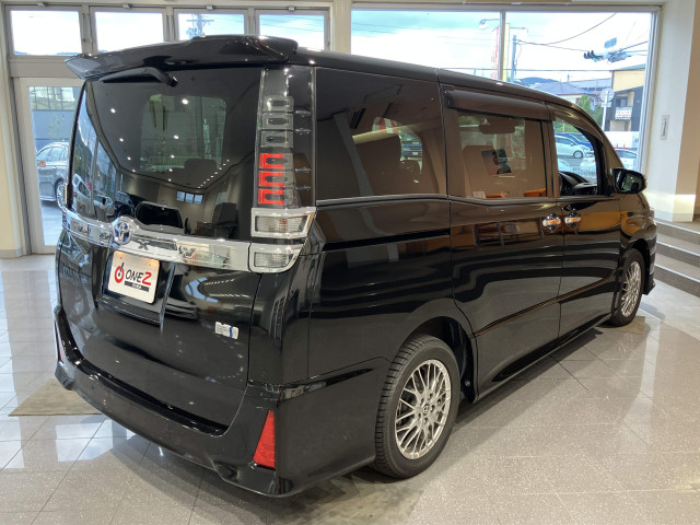 トヨタ ヴォクシー 1.8 ハイブリッド ZS 煌Ⅲの中古車