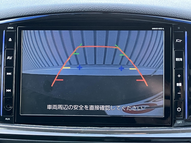 【バックカメラ】駐車する際に後方がリアルタイムの映像で確認。大型商業施設・立体駐車場・その他週駐車場での駐車時や、夜間のバック時に大活躍！運転スキルに関わらず、今や必須の装備の一つです。