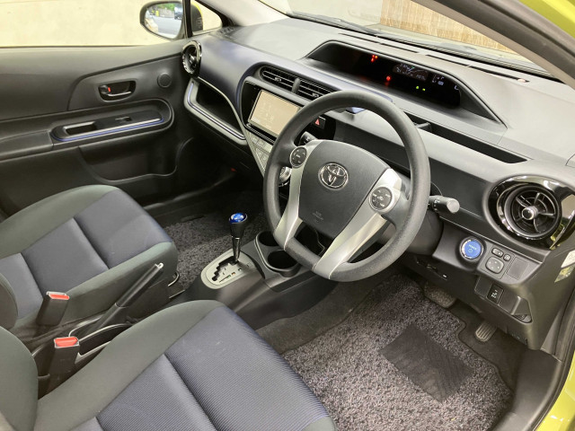 トヨタ アクア 1.5 Lの中古車