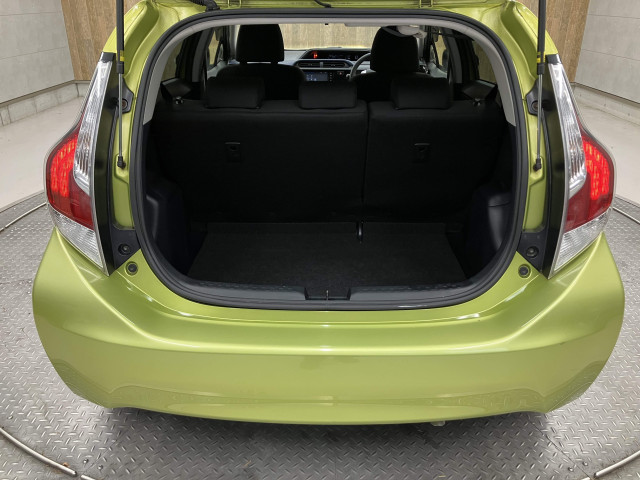トヨタ アクア 1.5 Lの中古車