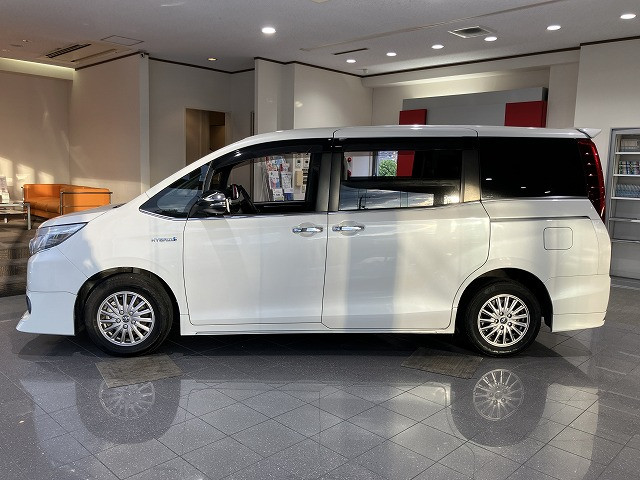 トヨタ エスクァイア 1.8 ハイブリッド Giの中古車