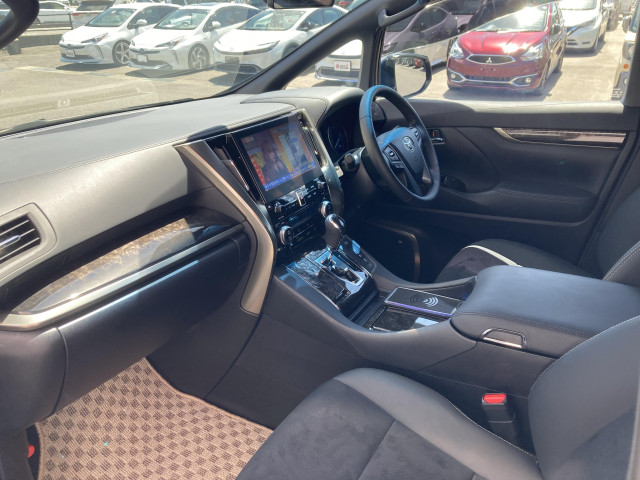 トヨタ アルファード ハイブリッド 2.5 S タイプゴールドⅢ E-Four 4WDの中古車