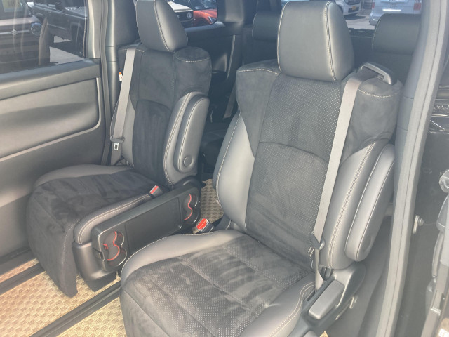 トヨタ アルファード ハイブリッド 2.5 S タイプゴールドⅢ E-Four 4WDの中古車