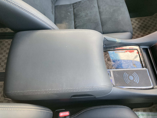 トヨタ アルファード ハイブリッド 2.5 S タイプゴールドⅢ E-Four 4WDの中古車