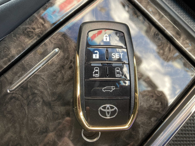 トヨタ アルファード ハイブリッド 2.5 S タイプゴールドⅢ E-Four 4WDの中古車
