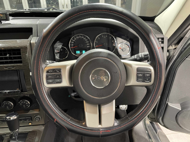 ジープ チェロキー リミテッド 4WDの中古車