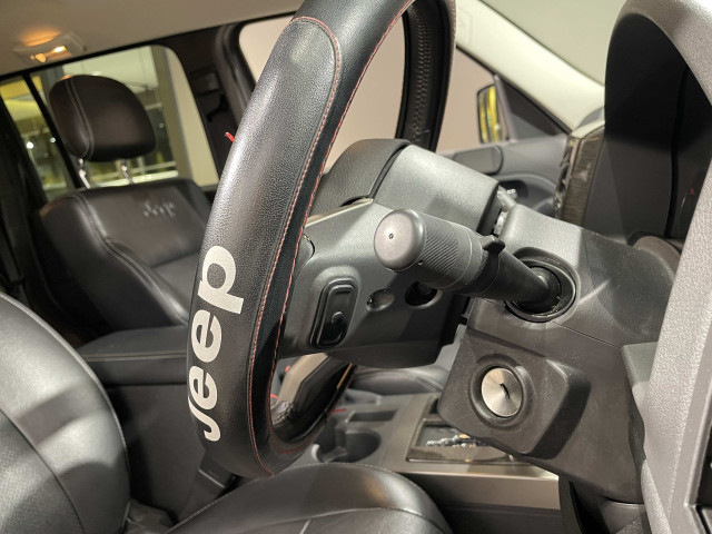 ジープ チェロキー リミテッド 4WDの中古車
