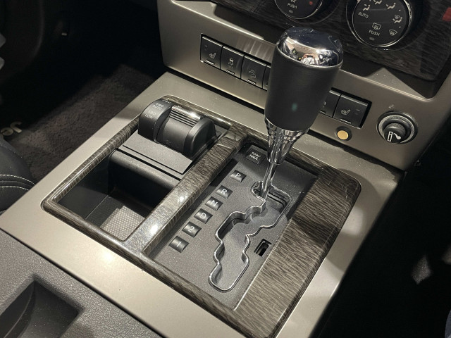 ジープ チェロキー リミテッド 4WDの中古車