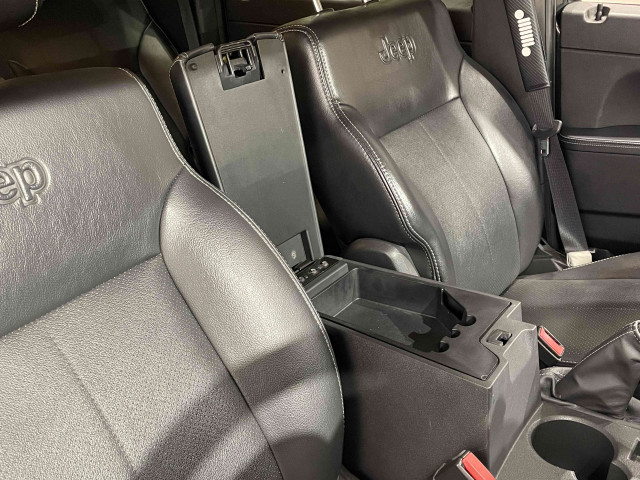 ジープ チェロキー リミテッド 4WDの中古車