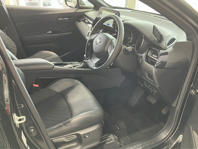 トヨタ C-HR ハイブリッド 1.8 G モード ネロ セーフティ プラスⅡの中古車