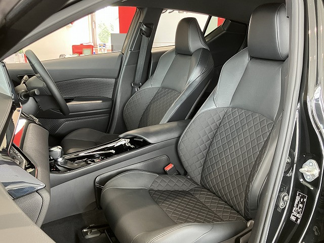 トヨタ C-HR ハイブリッド 1.8 G モード ネロ セーフティ プラスⅡの中古車