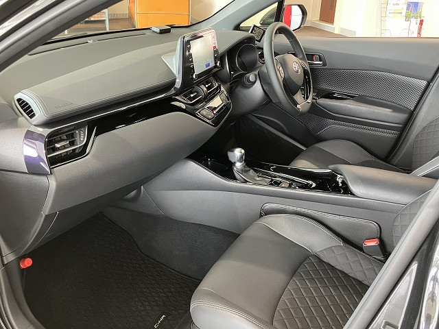 トヨタ C-HR ハイブリッド 1.8 G モード ネロ セーフティ プラスⅡの中古車