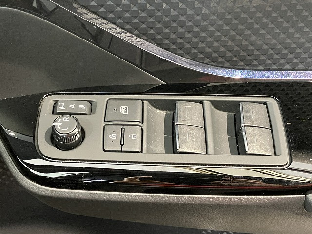 トヨタ C-HR ハイブリッド 1.8 G モード ネロ セーフティ プラスⅡの中古車