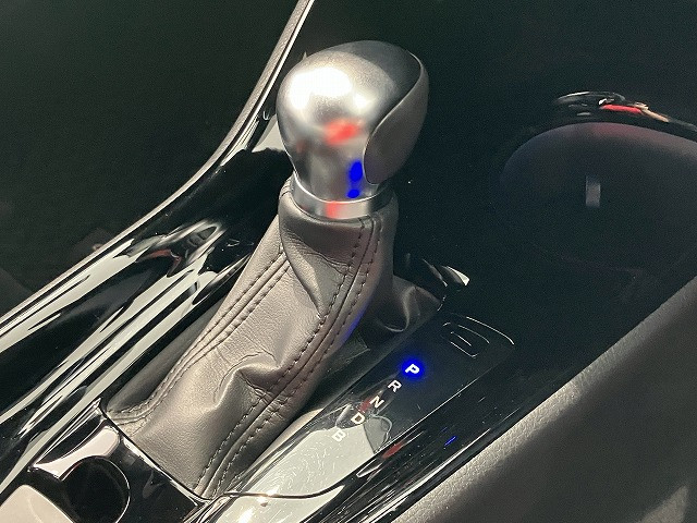 トヨタ C-HR ハイブリッド 1.8 G モード ネロ セーフティ プラスⅡの中古車