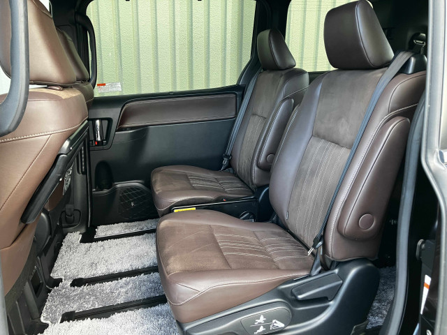 トヨタ エスクァイア 1.8 ハイブリッド Gi プレミアムパッケージの中古車