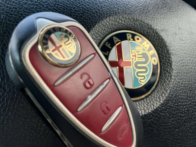 アルファロメオ ジュリエッタ コンペティツォーネ ホワイトエディションの中古車