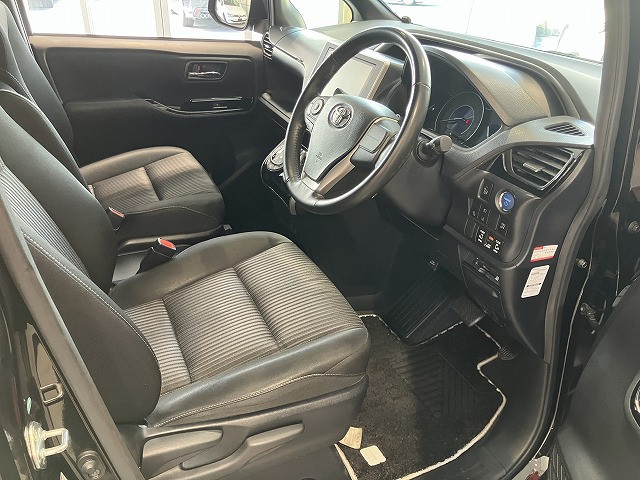 トヨタ ヴォクシー 1.8 ハイブリッド ZS 煌の中古車